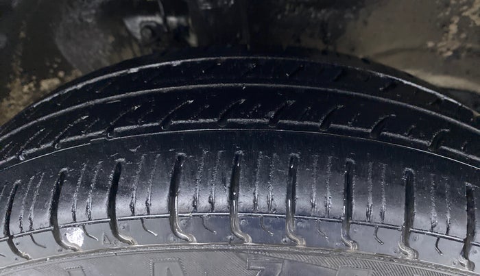 2017 Maruti Wagon R 1.0 LXI CNG, CNG, Manual, 99,033 km, Right Front Tyre Tread