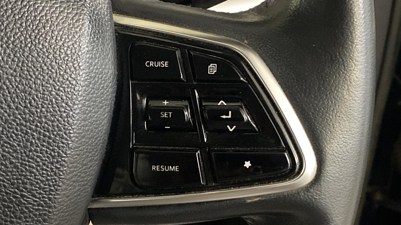 2021 Mahindra XUV700 AX 7 P MT 7 STR, Petrol, Manual, 79,059 km, Adaptive Cruise Control