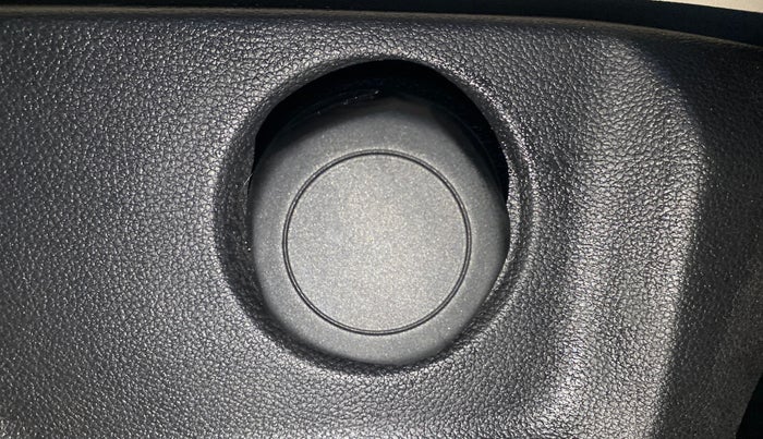 2021 Mahindra XUV700 AX 7 P MT 7 STR, Petrol, Manual, 79,059 km, Driver Side Adjustment Panel