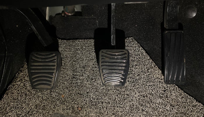 2021 Mahindra XUV700 AX 7 P MT 7 STR, Petrol, Manual, 79,059 km, Pedals