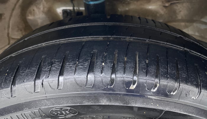 2014 Maruti Wagon R 1.0 VXI, Petrol, Manual, 98,842 km, Right Front Tyre Tread