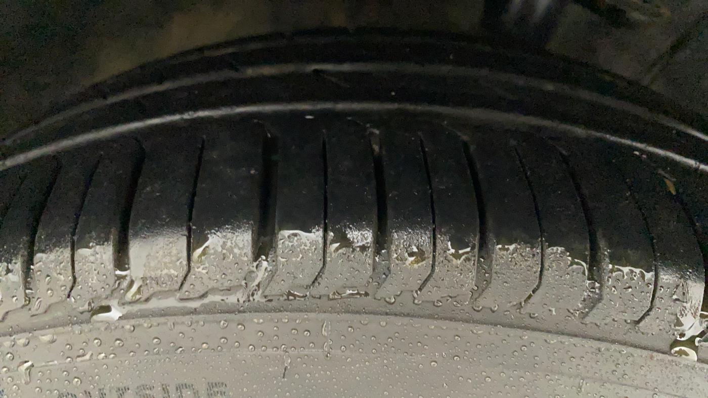 2013 Toyota Etios Liva V, Petrol, Manual, 86,011 km, Right Front Tyre Tread