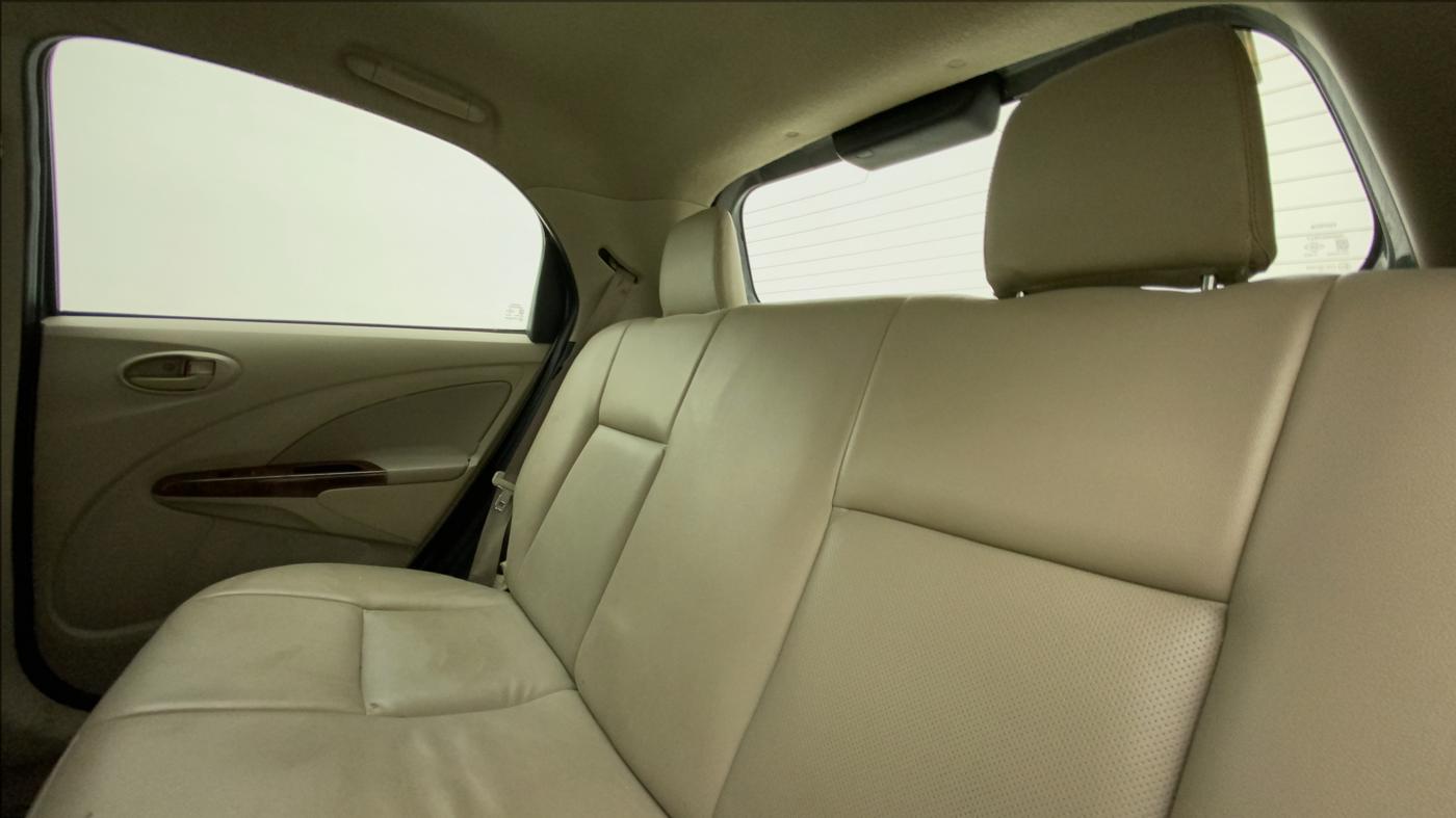 2013 Toyota Etios Liva V, Petrol, Manual, 86,011 km, Right Side Rear Door Cabin
