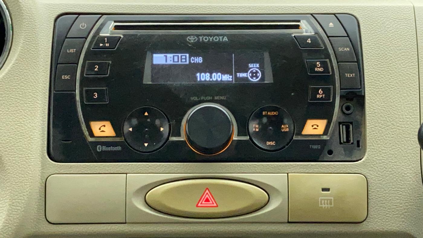 2013 Toyota Etios Liva V, Petrol, Manual, 86,011 km, Infotainment System