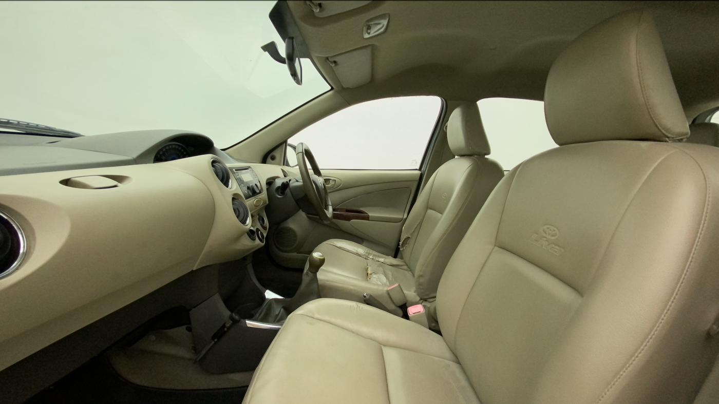 2013 Toyota Etios Liva V, Petrol, Manual, 86,011 km, Right Side Front Door Cabin