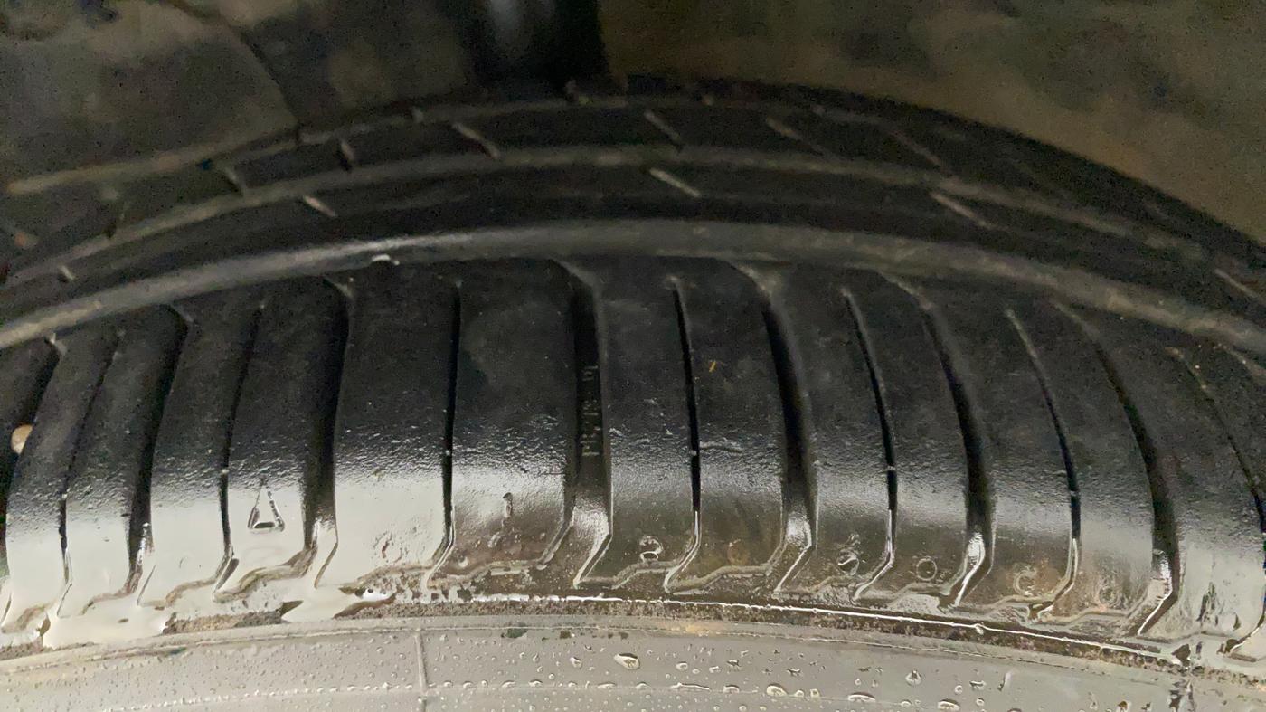 2013 Toyota Etios Liva V, Petrol, Manual, 86,011 km, Left Front Tyre Tread