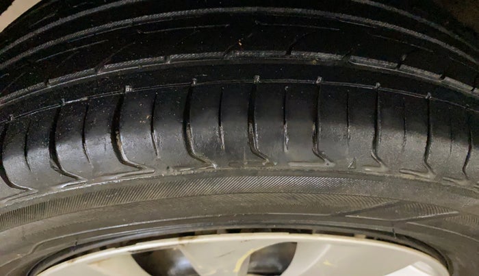 2018 Maruti Baleno DELTA PETROL 1.2, Petrol, Manual, 87,489 km, Right Rear Tyre Tread