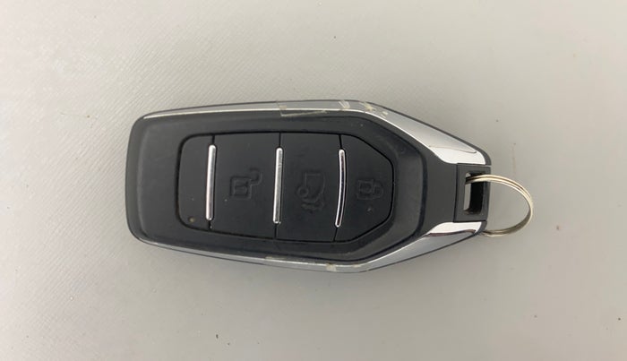 2018 Mahindra XUV500 W11, Diesel, Manual, 80,311 km, Key Close Up