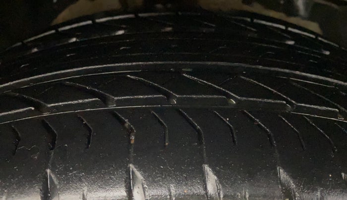 2018 Mahindra XUV500 W11, Diesel, Manual, 80,311 km, Right Front Tyre Tread