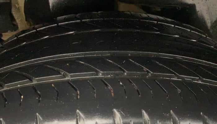 2018 Mahindra XUV500 W11, Diesel, Manual, 80,311 km, Right Rear Tyre Tread