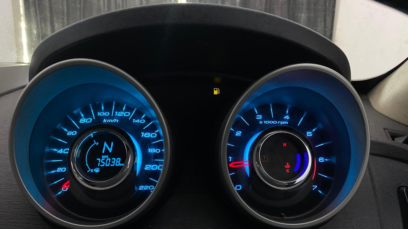 2015 Mahindra XUV500 W10, Diesel, Manual, 75,031 km, Odometer Image