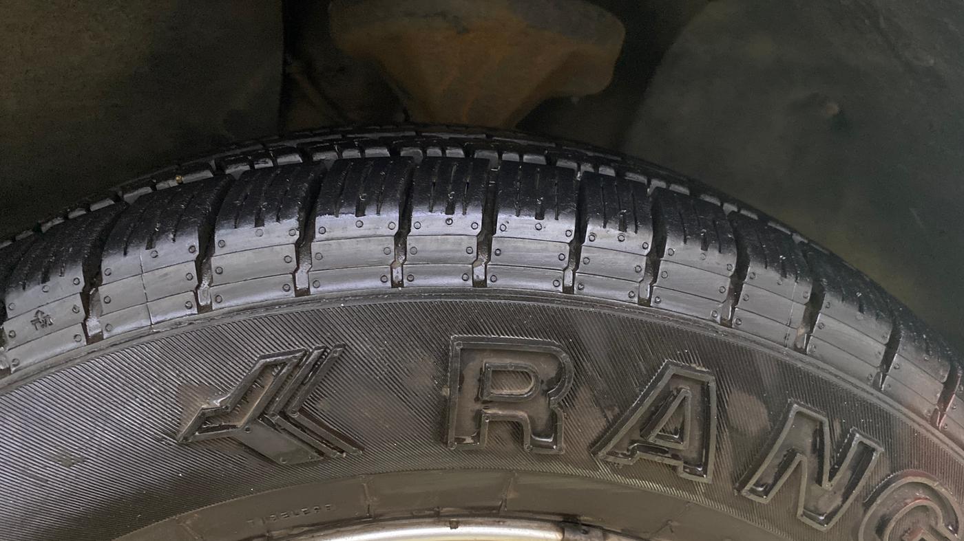 2015 Mahindra XUV500 W10, Diesel, Manual, 75,031 km, Right Front Tyre Tread