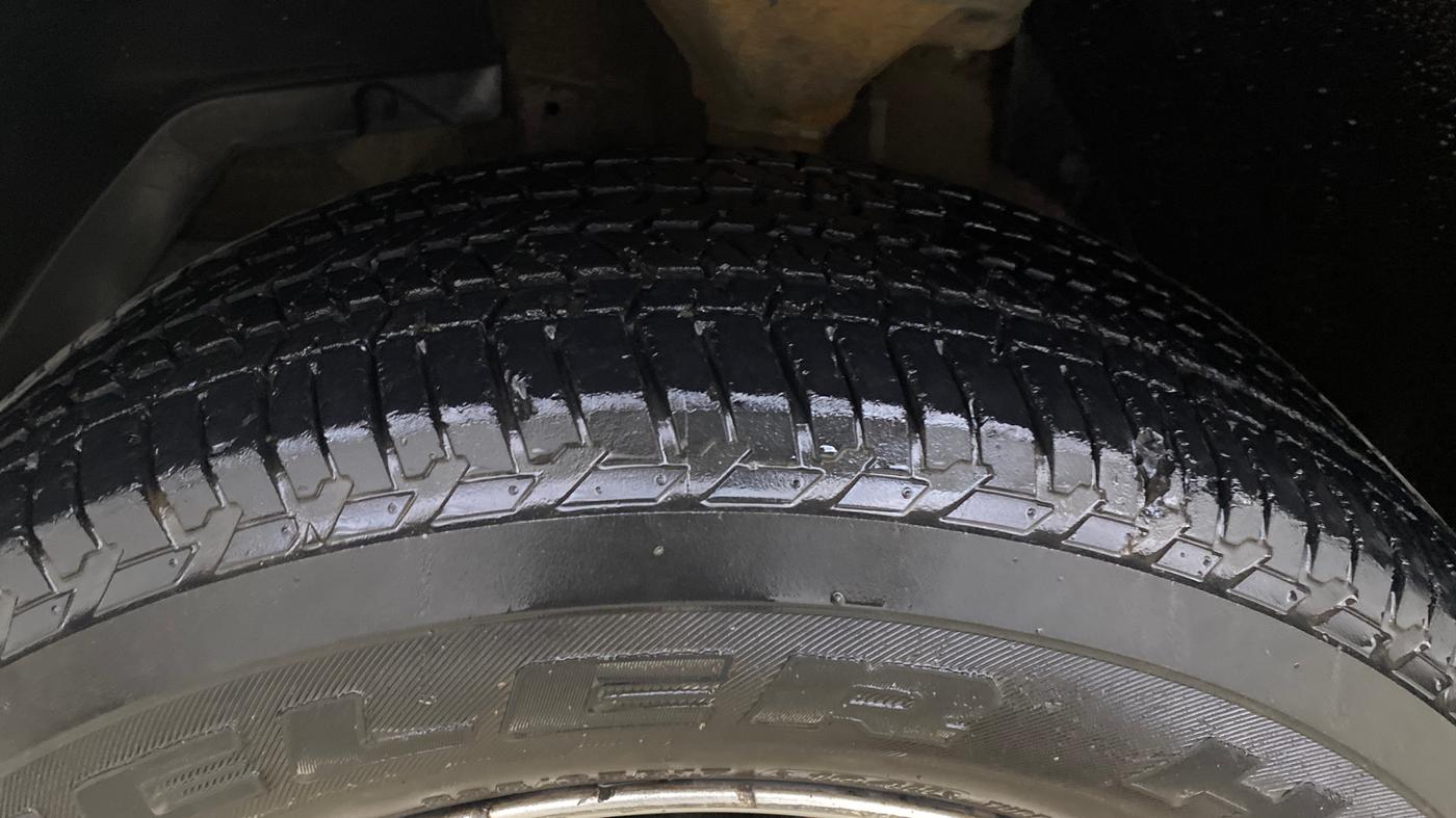 2015 Mahindra XUV500 W10, Diesel, Manual, 75,031 km, Left Front Tyre Tread