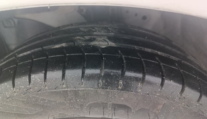 2015 Honda Brio S MT, Petrol, Manual, 61,083 km, Left Front Tyre Tread