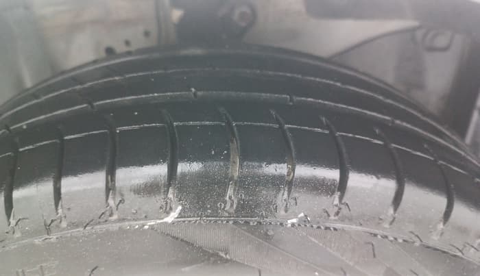 2015 Honda Brio S MT, Petrol, Manual, 61,083 km, Right Front Tyre Tread