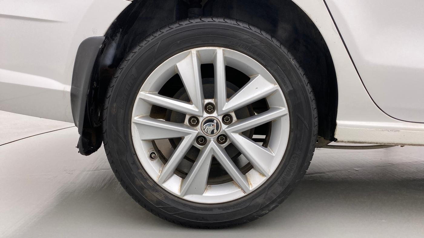 2018 Skoda Rapid STYLE 1.6 MPI, Petrol, Manual, 77,899 km, Right Rear Wheel