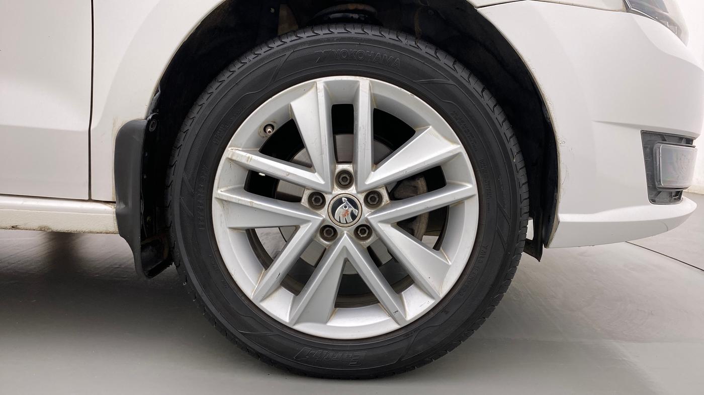 2018 Skoda Rapid STYLE 1.6 MPI, Petrol, Manual, 77,899 km, Right Front Wheel