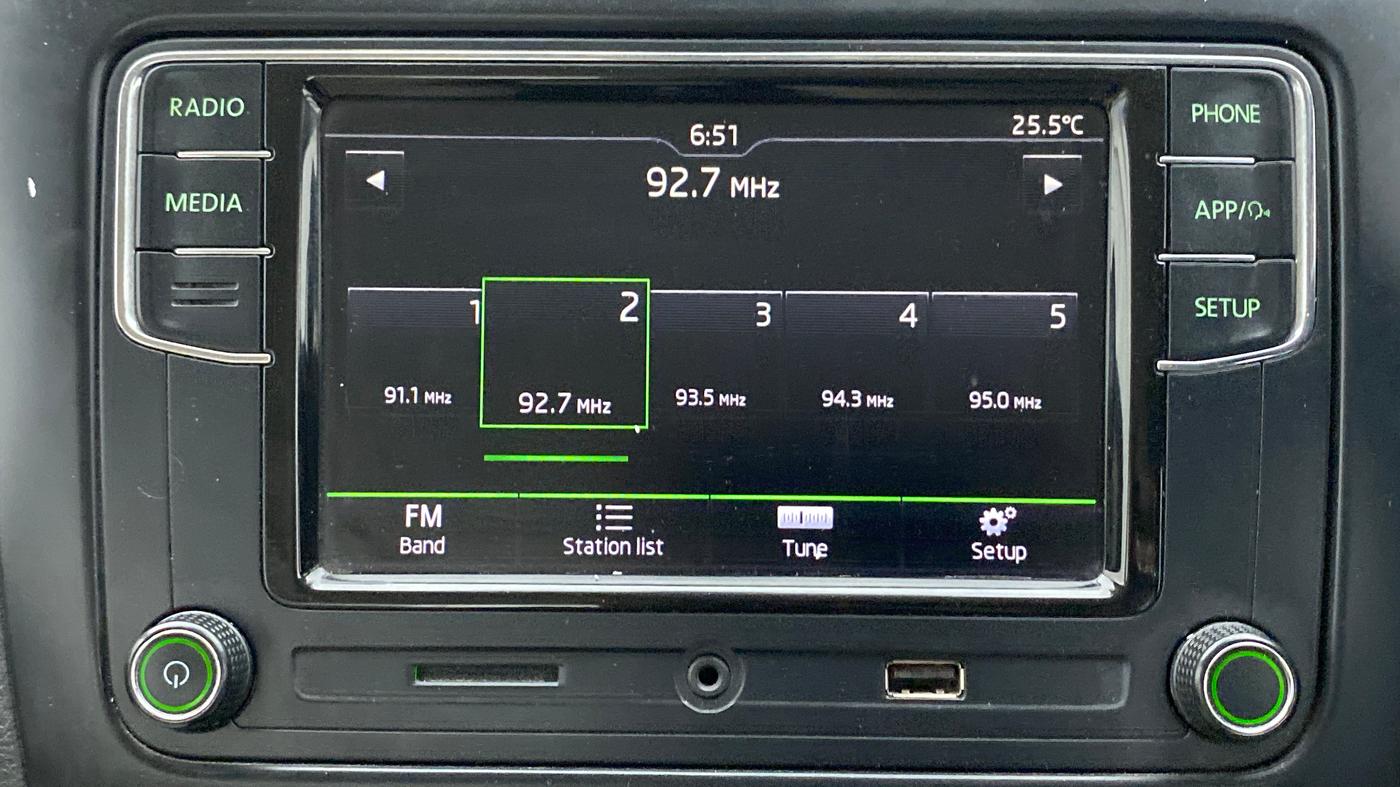 2018 Skoda Rapid STYLE 1.6 MPI, Petrol, Manual, 77,899 km, Infotainment System