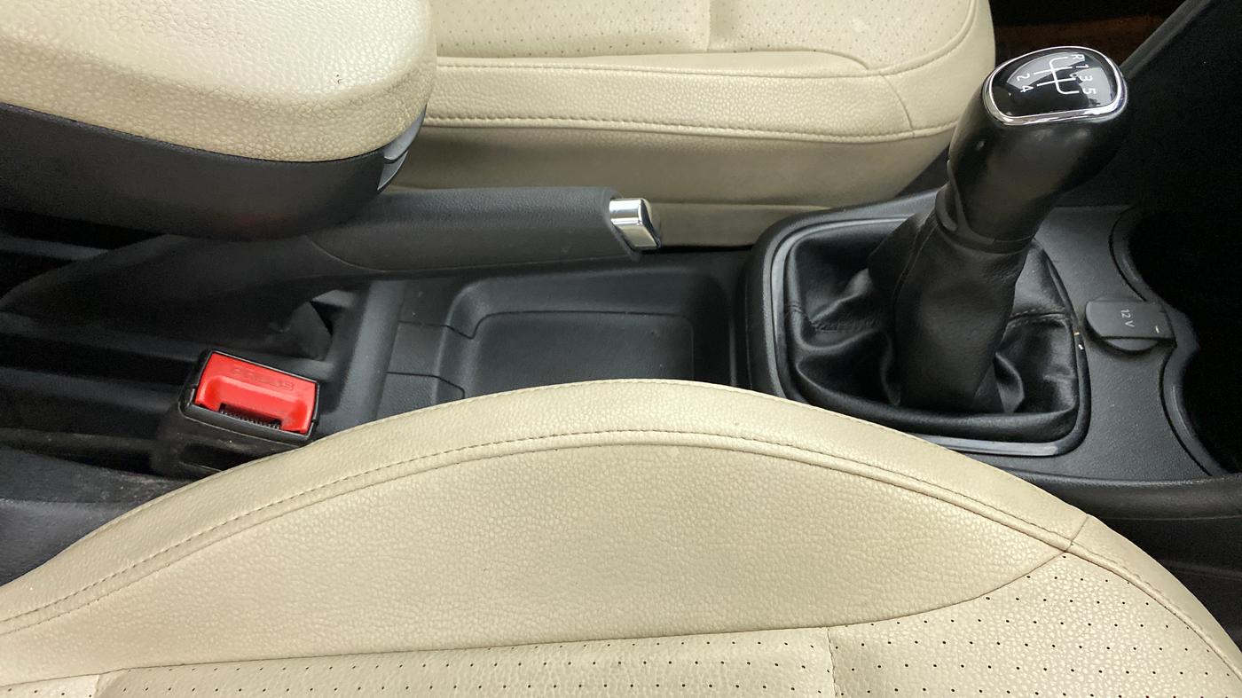 2018 Skoda Rapid STYLE 1.6 MPI, Petrol, Manual, 77,899 km, Gear Lever