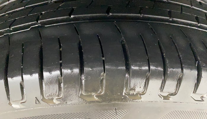 2020 Maruti Ertiga ZXI+ SHVS, Petrol, Manual, 38,112 km, Left Rear Tyre Tread