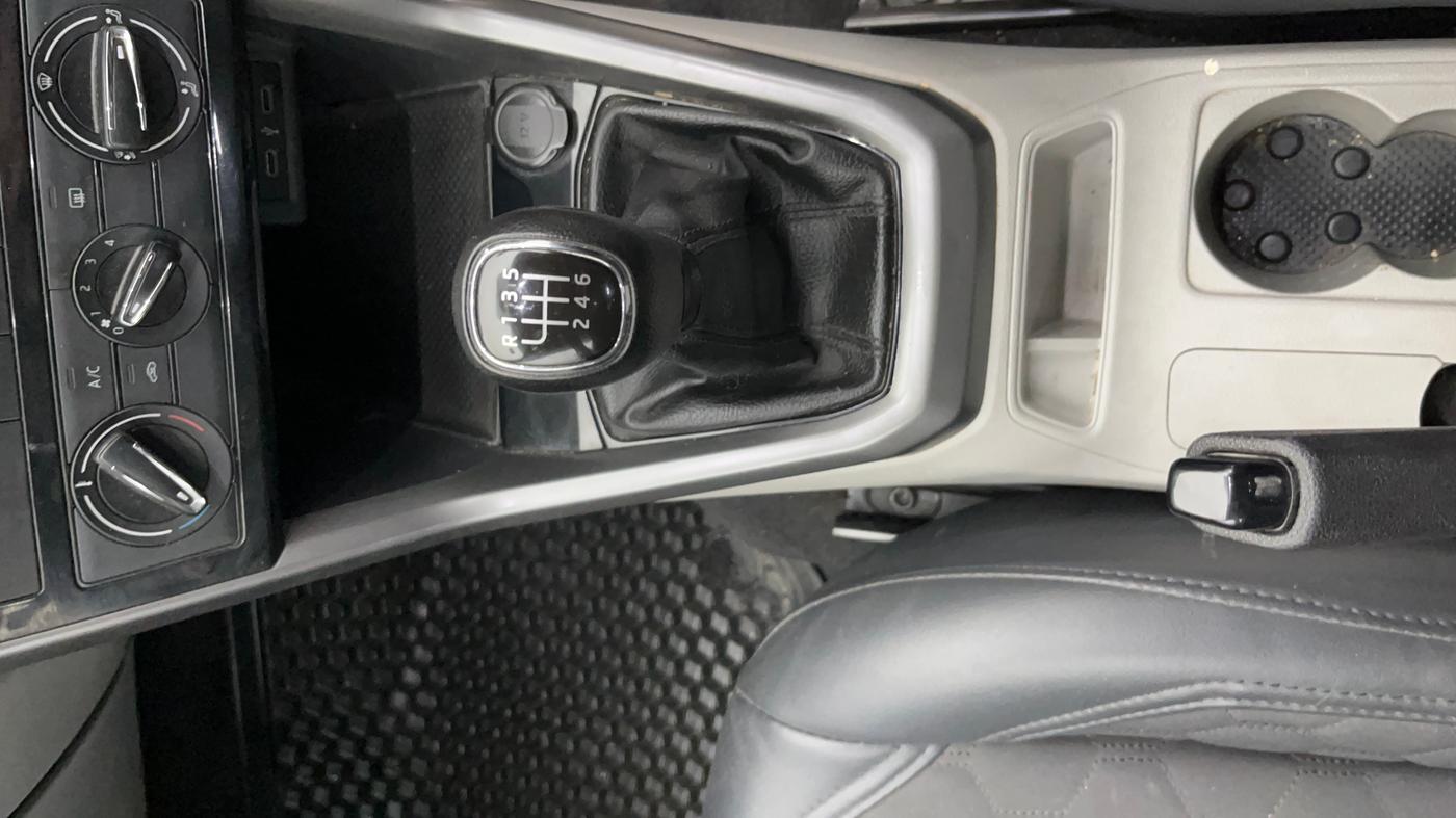 2022 Skoda KUSHAQ AMBITION 1.0L TSI MT, Petrol, Manual, 47,063 km, Gear Lever