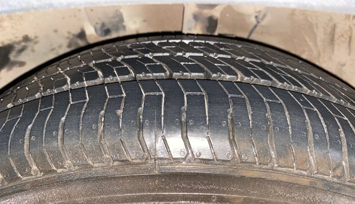 2022 KIA CARENS LUXURY 1.5 DIESEL 7 STR, Diesel, Manual, 59,624 km, Left Front Tyre Tread