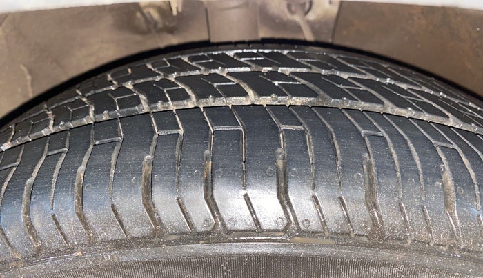 2022 KIA CARENS LUXURY 1.5 DIESEL 7 STR, Diesel, Manual, 59,624 km, Right Front Tyre Tread