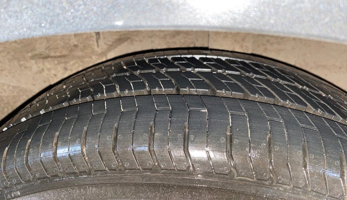 2022 KIA CARENS LUXURY 1.5 DIESEL 7 STR, Diesel, Manual, 59,624 km, Left Rear Tyre Tread