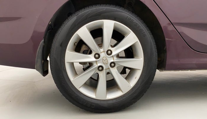 2012 Hyundai Verna FLUIDIC 1.6 CRDI SX OPT, Diesel, Manual, 1,16,021 km, Right Rear Wheel