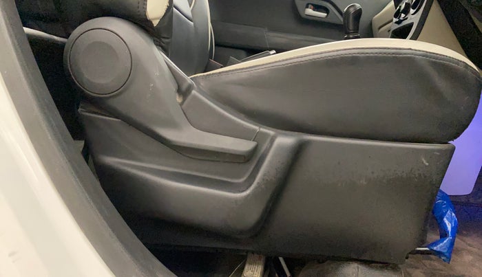 2022 Maruti New Wagon-R VXI CNG 1.0, CNG, Manual, 65,444 km, Driver Side Adjustment Panel