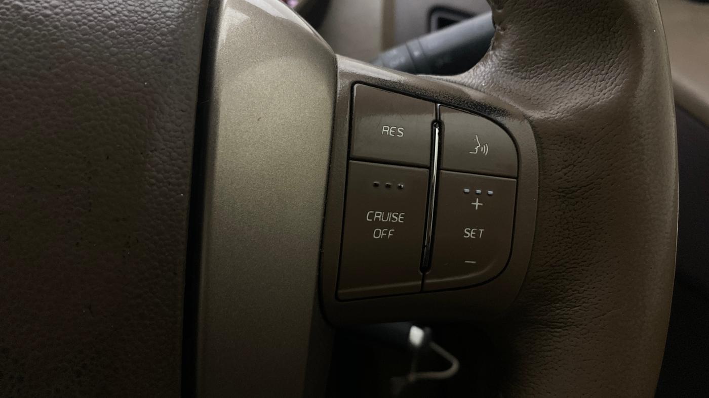 2014 Mahindra XUV500 W8, Diesel, Manual, 99,805 km, Adaptive Cruise Control