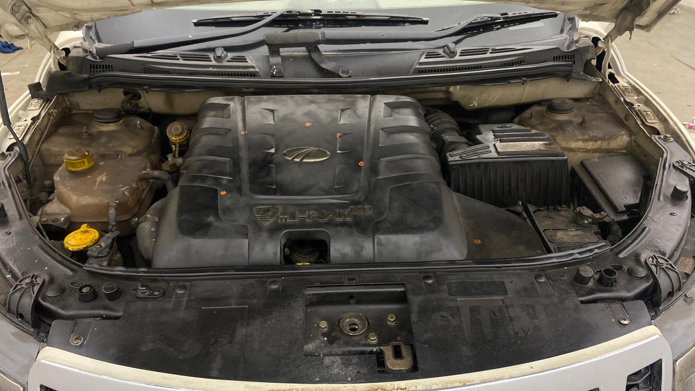 2014 Mahindra XUV500 W8, Diesel, Manual, 99,805 km, Engine View