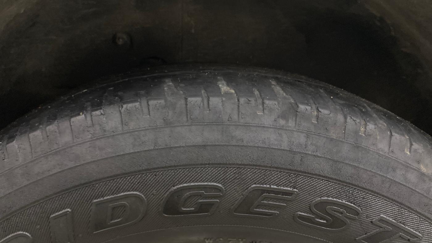 2014 Mahindra XUV500 W8, Diesel, Manual, 99,805 km, Right Rear Tyre Tread