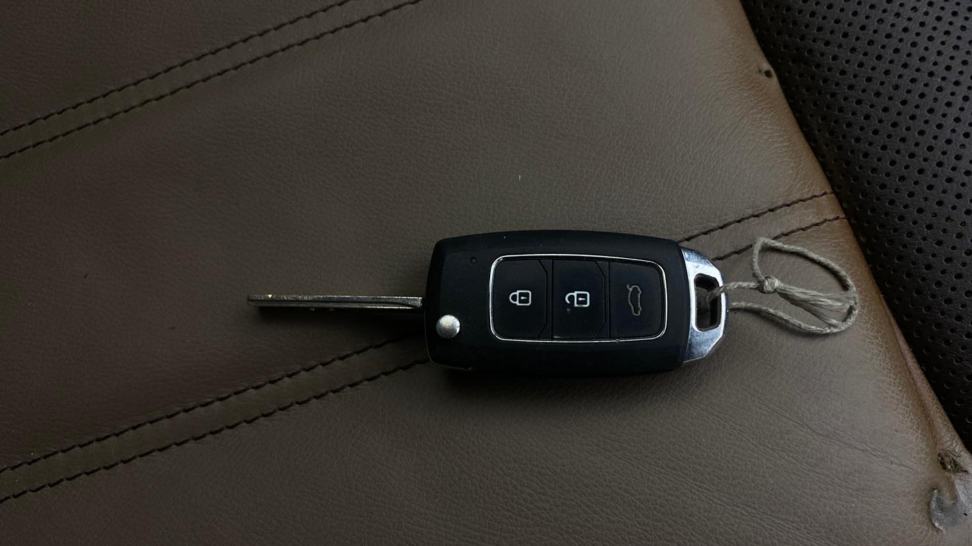 2014 Mahindra XUV500 W8, Diesel, Manual, 99,805 km, Key Close Up