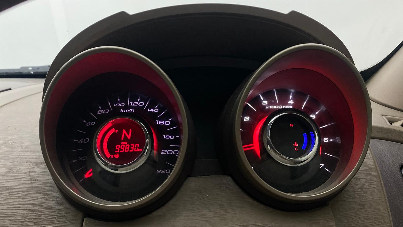 2014 Mahindra XUV500 W8, Diesel, Manual, 99,805 km, Odometer Image