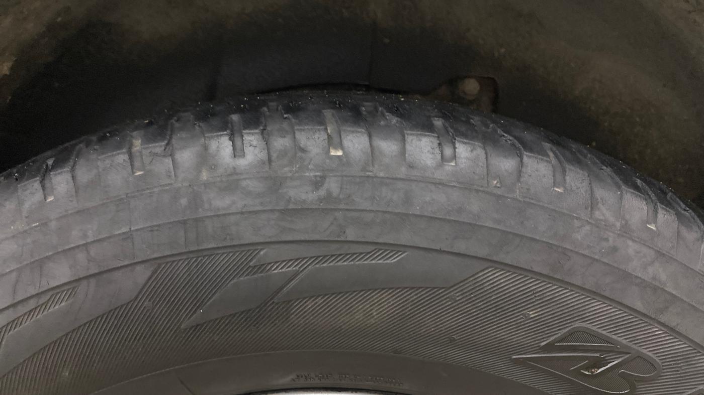 2014 Mahindra XUV500 W8, Diesel, Manual, 99,805 km, Left Rear Tyre Tread