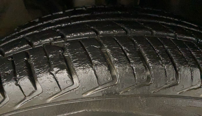 2018 Renault Kwid RXT 1.0 AMT, Petrol, Automatic, 17,010 km, Right Front Tyre Tread