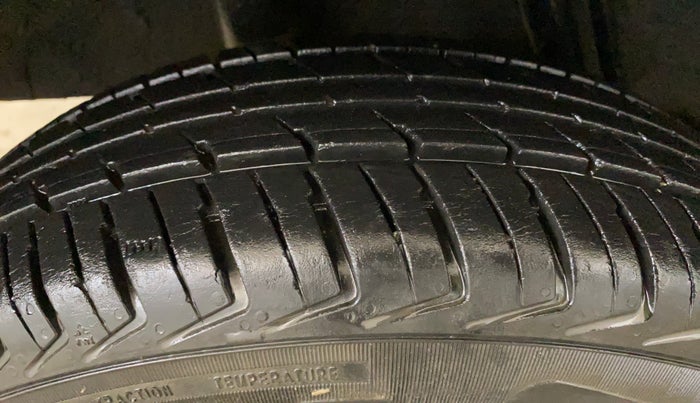2018 Renault Kwid RXT 1.0 AMT, Petrol, Automatic, 17,010 km, Right Rear Tyre Tread