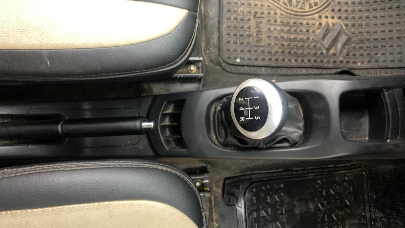 2018 Maruti Wagon R 1.0 VXI, Petrol, Manual, 63,358 km, Gear Lever