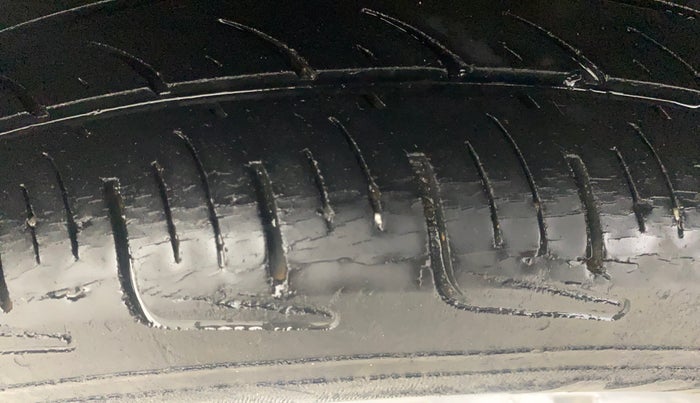 2015 Maruti Wagon R 1.0 VXI, Petrol, Manual, 1,11,800 km, Right Rear Tyre Tread