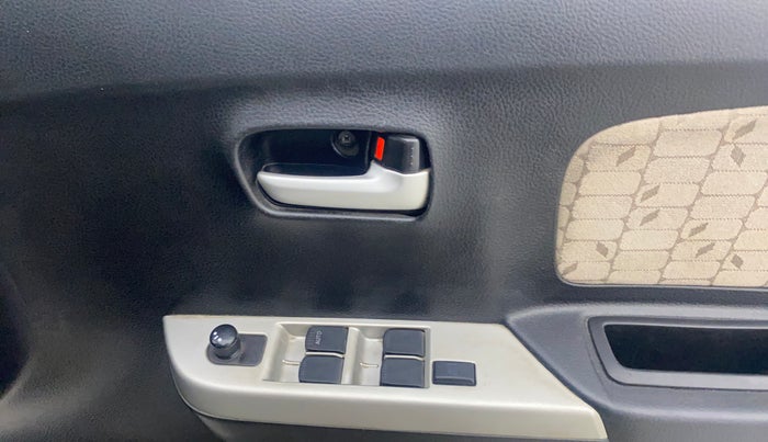2015 Maruti Wagon R 1.0 VXI, Petrol, Manual, 1,11,800 km, Driver Side Door Panels Control