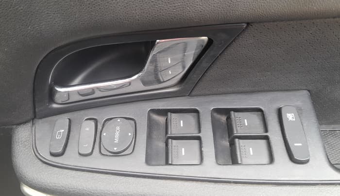 2017 Tata Hexa XTA 4X2 7 STR, Diesel, Automatic, 1,33,714 km, Driver Side Door Panels Control