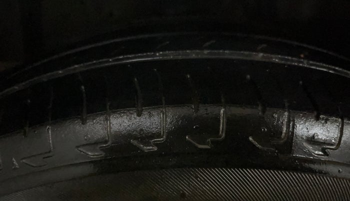 2017 Maruti IGNIS DELTA 1.2, Petrol, Manual, 32,537 km, Right Front Tyre Tread