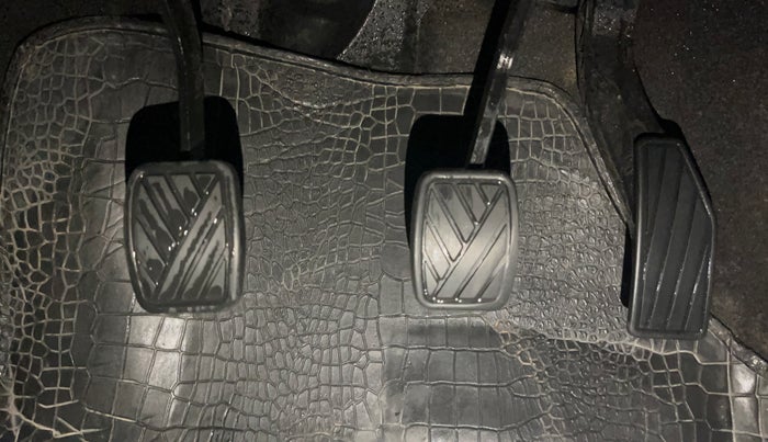 2017 Maruti IGNIS DELTA 1.2, Petrol, Manual, 32,537 km, Pedals