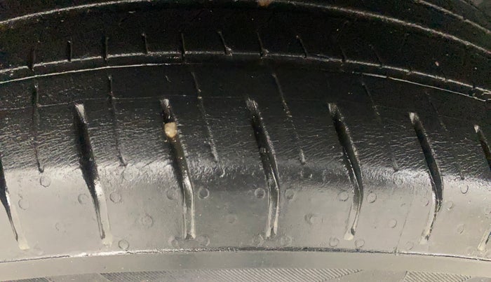 2021 Hyundai VENUE S 1.2, Petrol, Manual, 31,176 km, Right Rear Tyre Tread