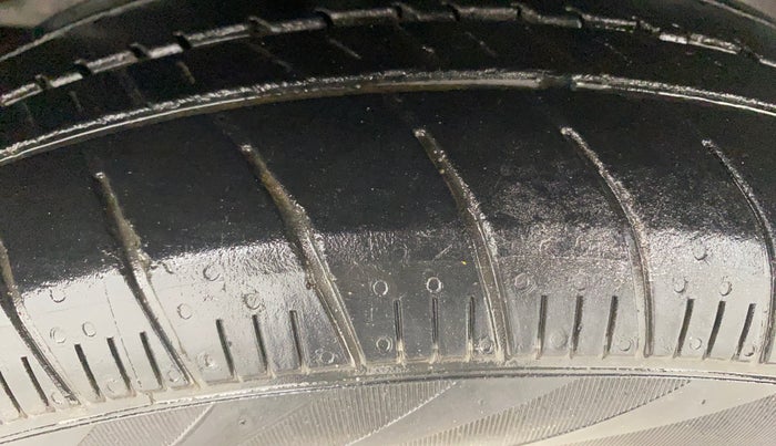 2017 Maruti Ciaz ZETA 1.4  AT PETROL, Petrol, Automatic, 88,506 km, Right Rear Tyre Tread