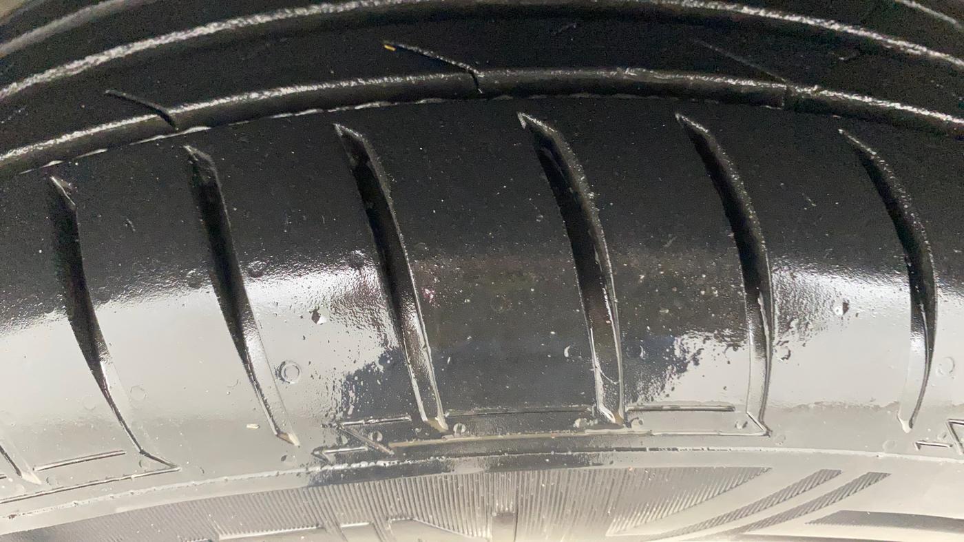 2017 Maruti Ciaz ZETA 1.4  AT PETROL, Petrol, Automatic, 88,506 km, Left Front Tyre Tread