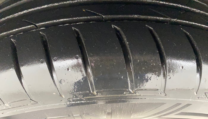 2017 Maruti Ciaz ZETA 1.4  AT PETROL, Petrol, Automatic, 88,506 km, Left Front Tyre Tread