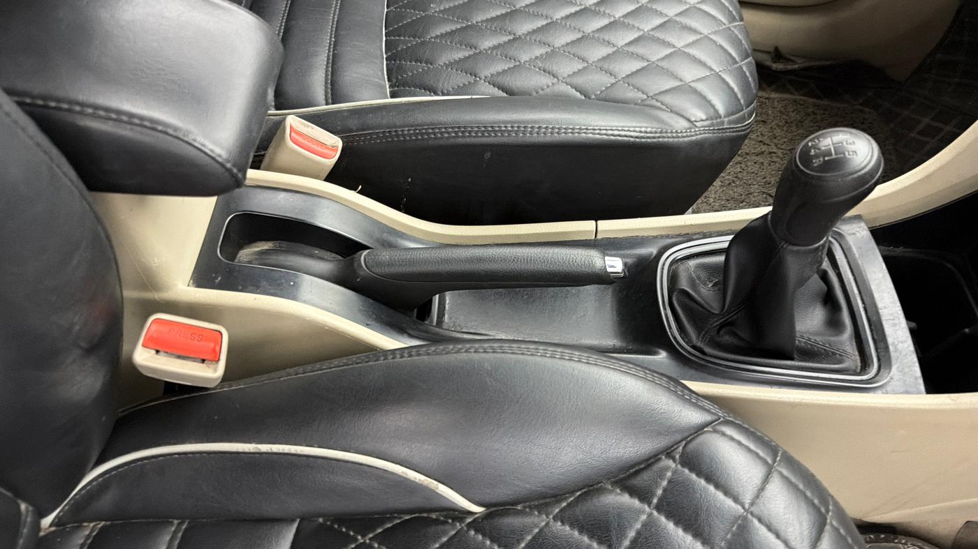 2024 Maruti Ciaz SIGMA 1.5 SHVS MT  PETROL, Petrol, Manual, 62,759 km, Gear Lever