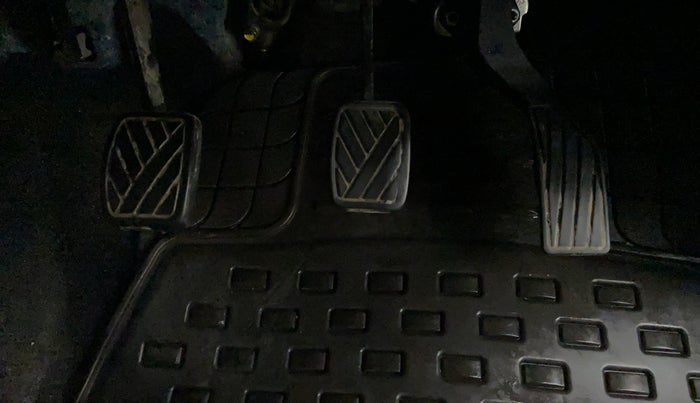 2014 Maruti Swift VXI D, Petrol, Manual, 26,169 km, Pedals